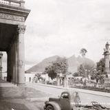 Palacio de Gobierno, Plaza de los Héroes y Cerro de la Silla