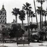 La Plaza, Kiosko, y Jardin