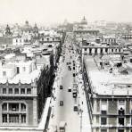 Avenida Cinco de Mayo y el Palacio de Bellas Artes en plena construccion