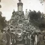 Monumento a Melchor Ocampo en algun Aniversario de este Personaje