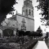 Templo y Jardin de San Agustin entre