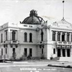 Edificio de La Universidad entre