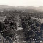 Vista al Castillo de Chapultepec en Paseo de la Reforma