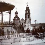 Jardin y Kiosko y Parroquia