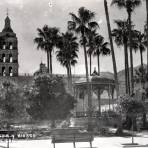 Templo, jardín y kiosco