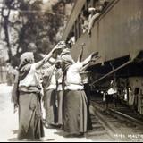 Vendedoras en la Estacion Ferroviaria Por el fotografo Hugo Brehme.