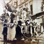 Carro alegorico de El Centro Mercantil con motivo de el Primer Centenario de la Independencia de Mexico 16 de Sep 1910.