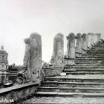 Villa de Guadalupe y escalinata al cerro del Tepeyac