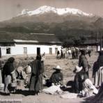 Dia de Mercado Por el fotografo Hugo Brehme.