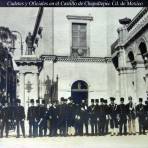 Cadetes y Oficiales en la Escalinata de el Castillo de Chapultepec Cd. de Mexico.