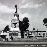 Estatua a Cuahutemoc.