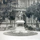 Estatua a D. Carmona y Valle de la ciudad de Mexico.