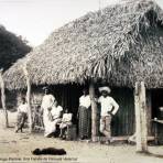 Una Familia de Penuela Veracruz Por el fotografo Hugo Brehme..