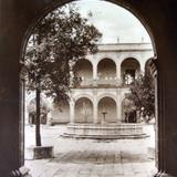 El colegio de Las Vizcainas Por el fotografo Hugo Brehme.