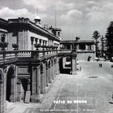 Patio de honor Castillo de Chapultepec de la Cd. de Mexico.