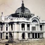 Palacio de Bellas Artes en construccion ( Circulada el 22 de Diciembre de 1922 ).