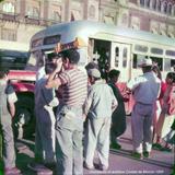 Abordando el autobus Ciudad de Mexico 1956.