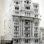 Hotel Regis y oficina de boletos del Ferrocarril Mexicano de la Ciudad de Mexico..