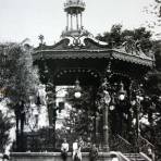 Kiosko y La Plaza de Armas.