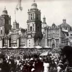 El Zocalo en el desfile deportivo (1938 ) Ciudad de México.