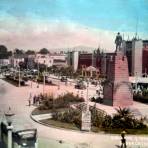 Calzada y Monumento a Juarez ( Circulada el 29 de Octubre de 1942 ).