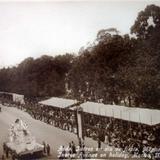 Avenida Juarez en dia de fiesta.