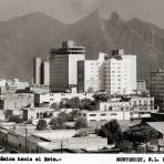 Vista panorámica hacia el este, con el Cerro de la Silla al fondo