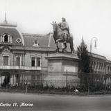 Monumento a Carlos IV y El Heraldo de México