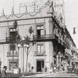 Calle Madero y Casa de los Azulejos