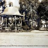 Adornos Septembrinos con motivo del Primer centenario de la Independencia de Mexico en el parque Agua Azul.