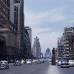 Avenida Juárez (con Hotel y Cine Prado, Hotel y Cine Regis, Edificio Corcuera y Monumento a la Revolución)