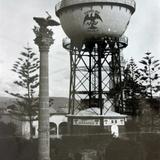 Monumento a La Independencia y tanque.