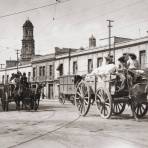 Carretas con la iglesia de San Hipólito al fondo