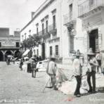 Escena callejera y Mercado por los fotografos Fox y Carmichael.