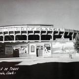 Plaza de toros. ( Circulada el 16 de Abril de 1952 )