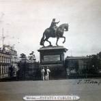 Monumento a Carlos IV  por el fotografo Felix Miret.