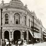 Edificio La Reinera y Calle Morelos