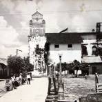 La Plaza e Iglesia.