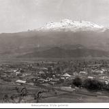 Vista general de Amecameca, con el volcán Iztaccíhuatl