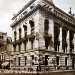 Edificio de La Mutua y correo por el fotografo Hugo Brehme.