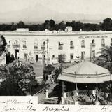 Hotel Morelos y kiosco de la plaza