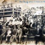 Espectadores en el Desfile del 13 batallon del ejercito Mexicano 5 de Mayo de 1923 Monterrey, Nuevo León