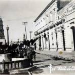 Fuente y plaza de armas.