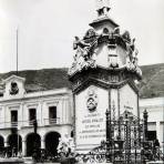 Monumento a Hidalgo .