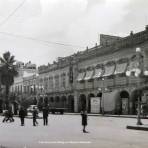 Vista del portal Hidalgo en Morelia Michoacán ( Circulada el 6  de Abril de 1957 ). - Morelia, Michoacán