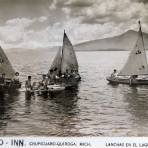 Lanchas en el Lago de Patzcuaro.