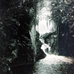 Cascada Puente de Dios por el Fotógrafo Hugo Brehme.