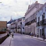 Escena callejera con el Mto al Pipila al fondo 1967.