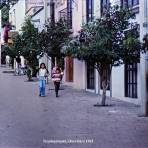 Escena callejera en Tequisquiapan, Querétaro 1963.